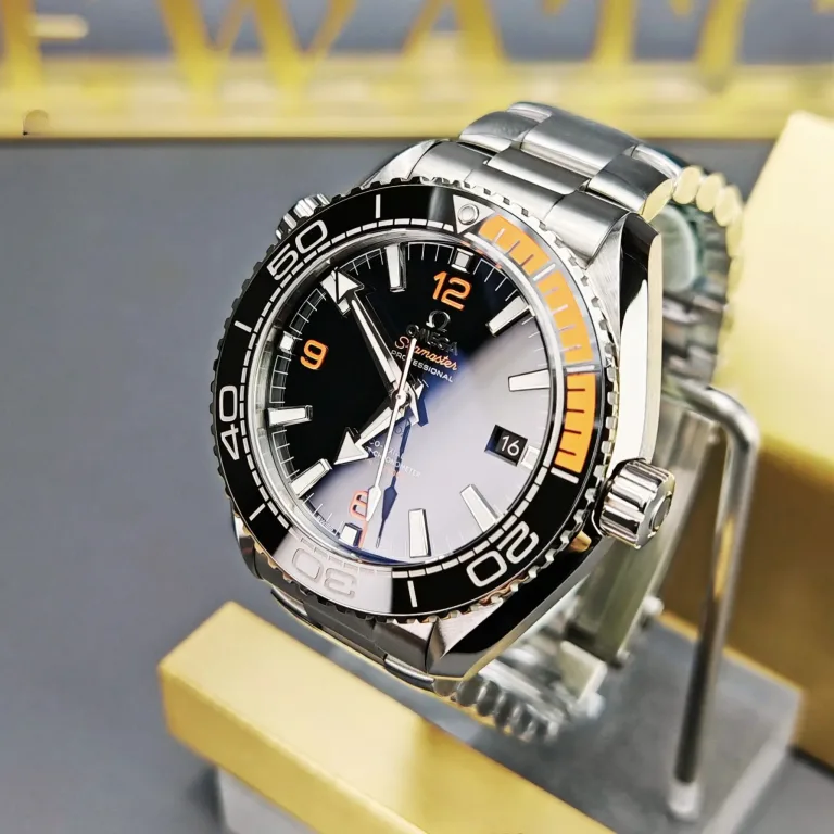 Swiss 8900 Movement detail in Omega Seamaster Planet Ocean 600M 215.30.44.21.01.002 Replica